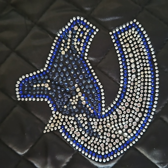 NHL | NWT Women's Black Quilted Rhinestone Logo Sports Fan Bag Vancouver Canucks - Picture 3 of 10